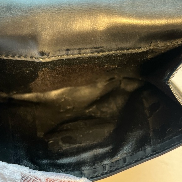 Salvatore Ferragamo Small Black Leather Wallet with Callouts in the coin purse - Picture 4 of 10